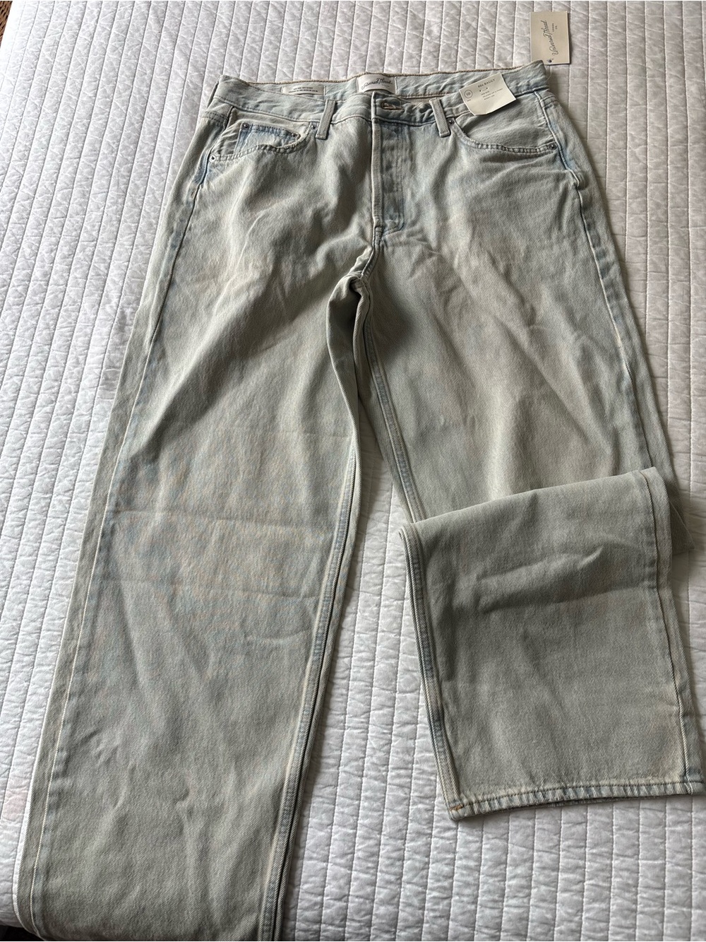 Women's Straight Leg Jeans in Light Wash Blue